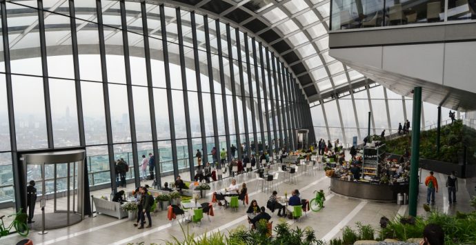 Troppi specchi nel cielo Londra